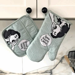 Oven Mitt And Pot Holder Set - Dinner Ready
