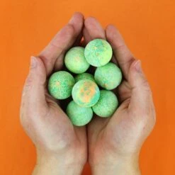 GIFT REPUBLIC Dino Poop Bath Bombs