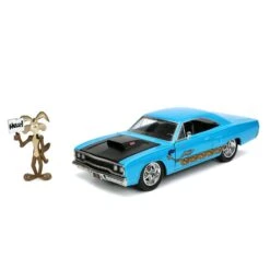 1:24 Wile Coyote W/1970 Plymouth Road Runner Movie