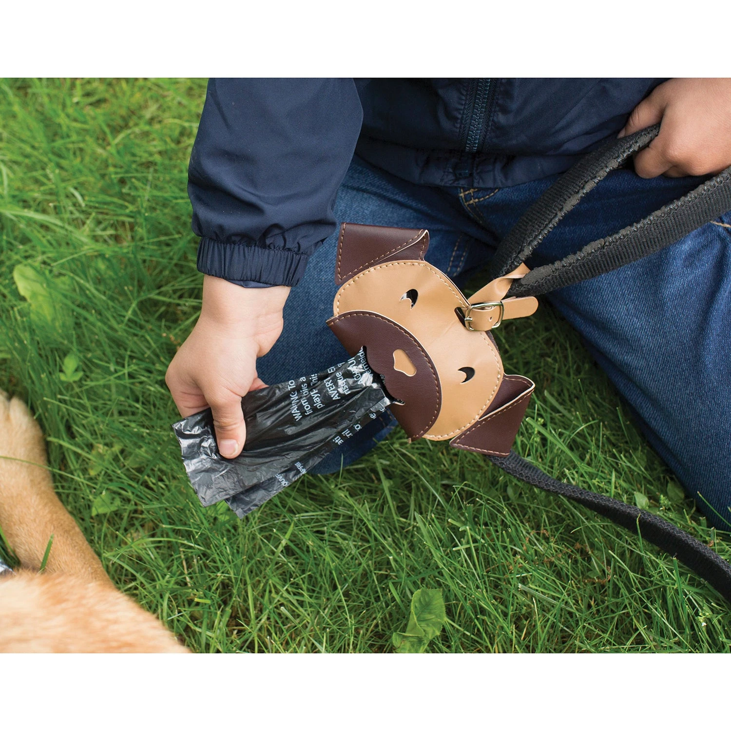 KIKKERLAND Kobe Poo Bag Carrier Dispenser 4 KIKKERLAND Kobe Poo Bag Carrier Dispenser - Image 2