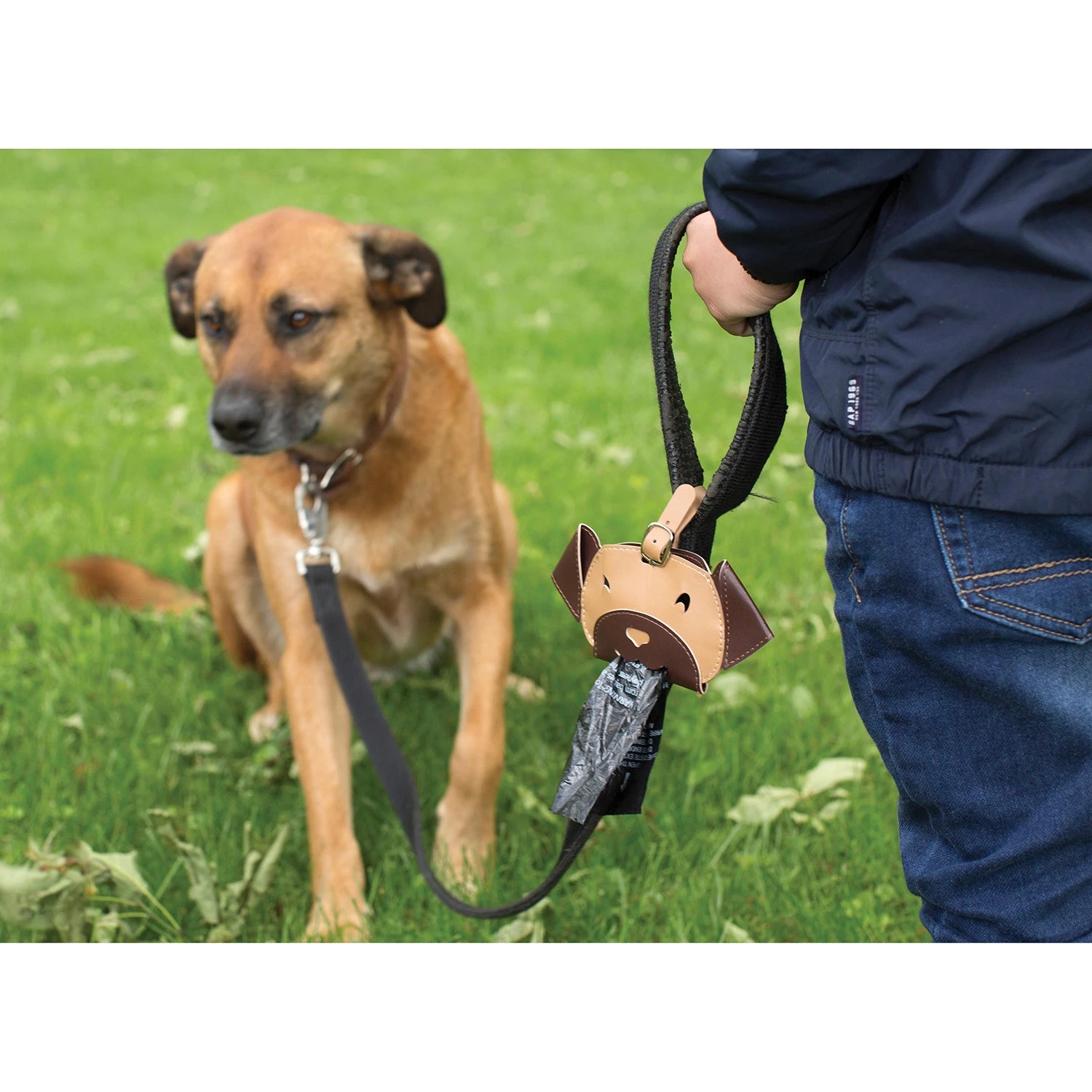 KIKKERLAND Kobe Poo Bag Carrier Dispenser 5 KIKKERLAND Kobe Poo Bag Carrier Dispenser - Image 3